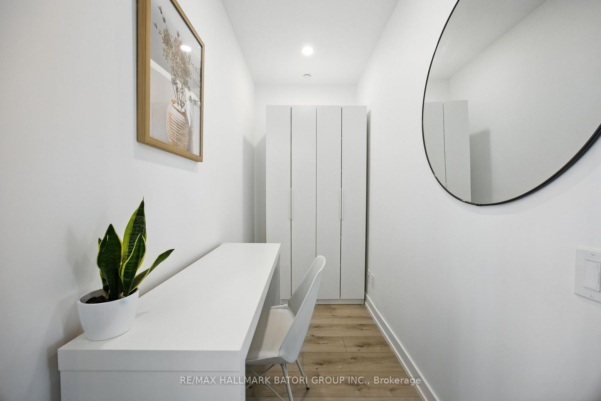 2 Bedrooms Condo at 161 Roehampton,  Toronto For sale