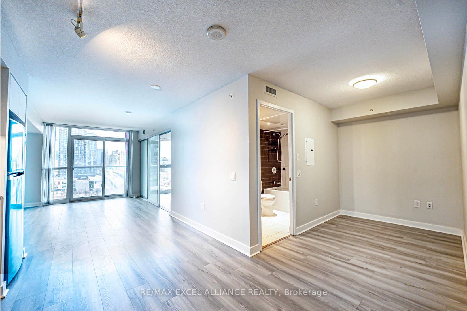 2 Bedrooms Condo at 75 Queens Wharf,  Toronto For sale