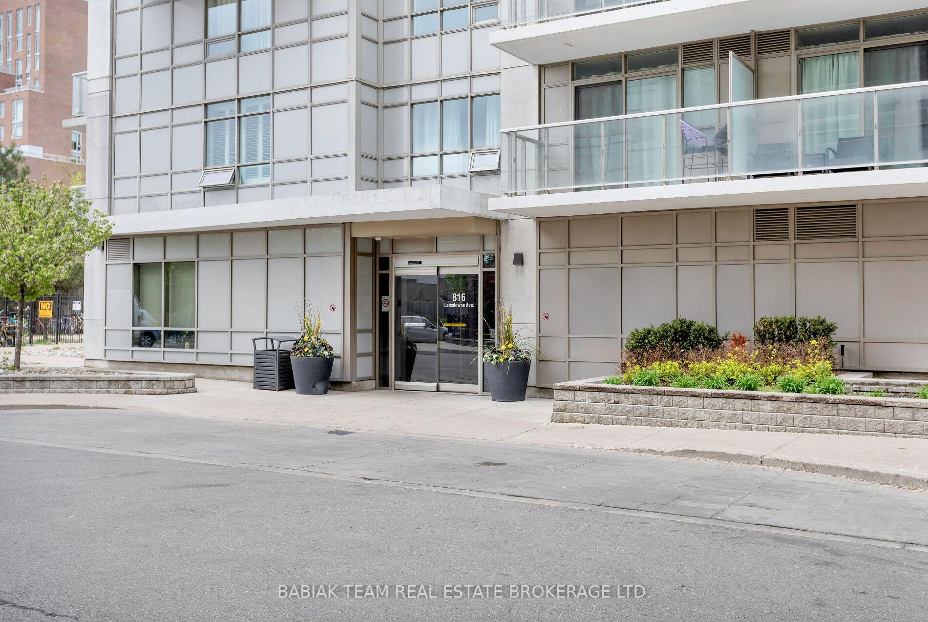 3 Bedrooms Condo at 816 Lansdowne, Toronto For sale