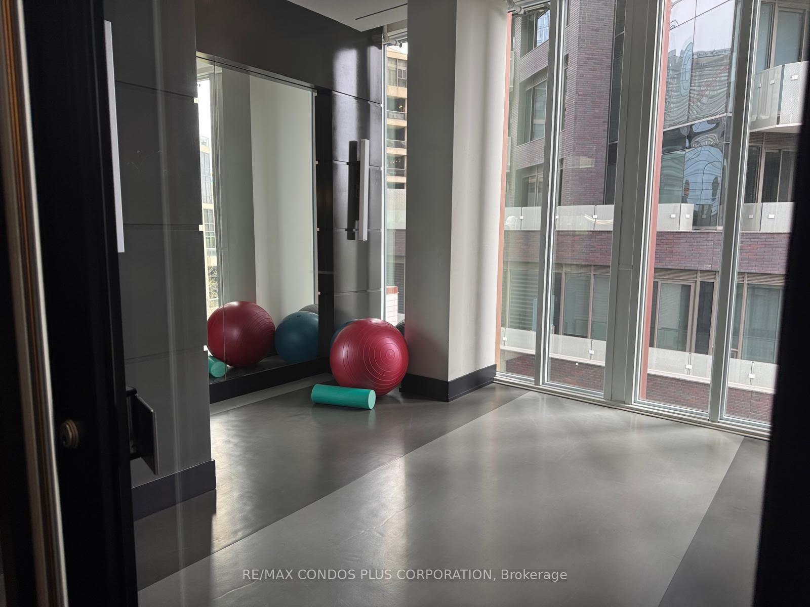 1 Bedroom Condo at 32 Davenport, Toronto For sale