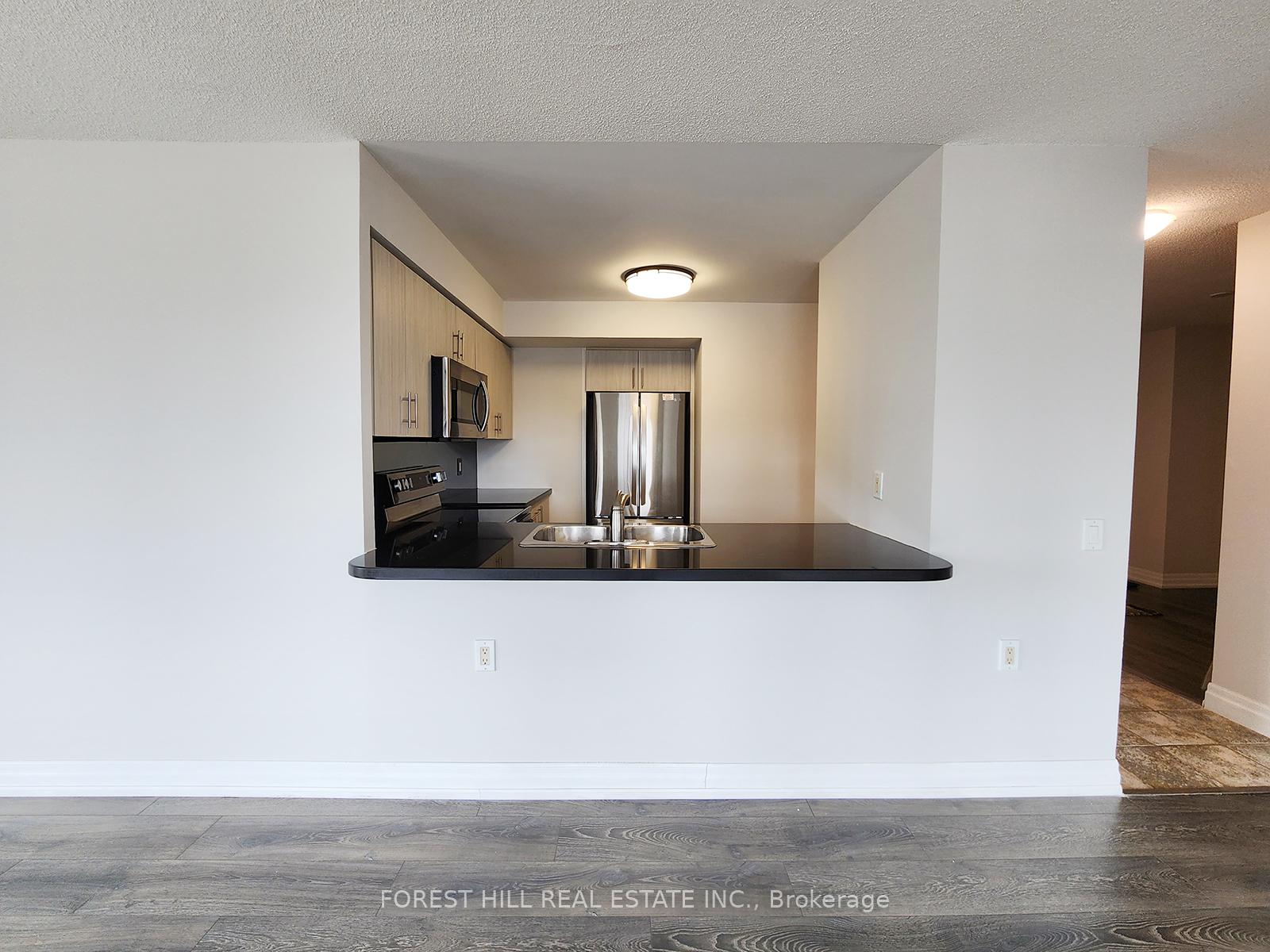 3 Bedrooms Condo at 21 Hillcrest, Toronto For sale