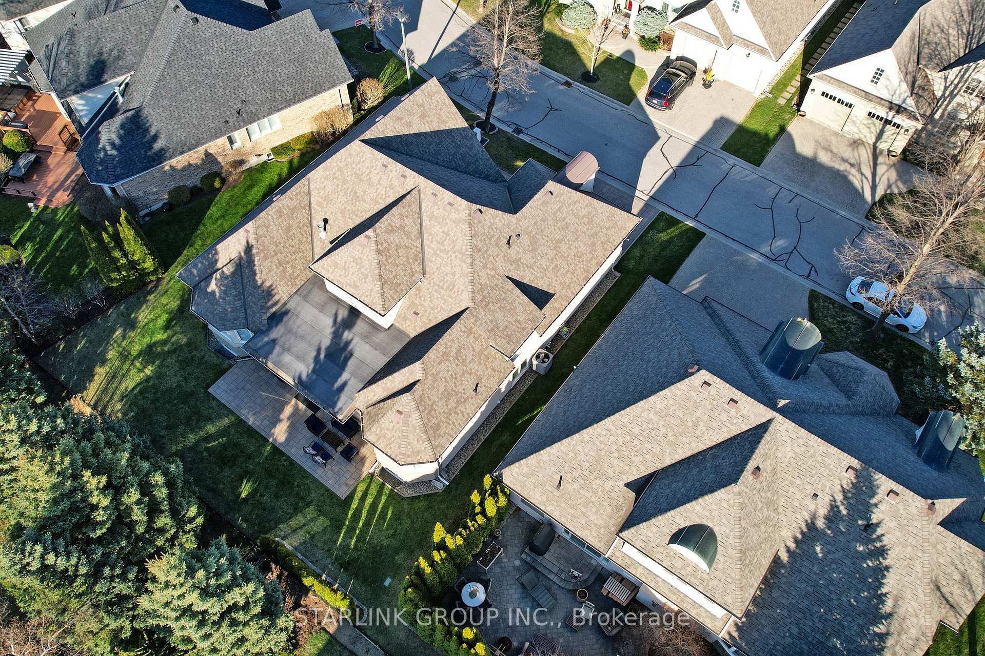6 Bedrooms Condo at 729 Hidden Grove,  Mississauga For sale