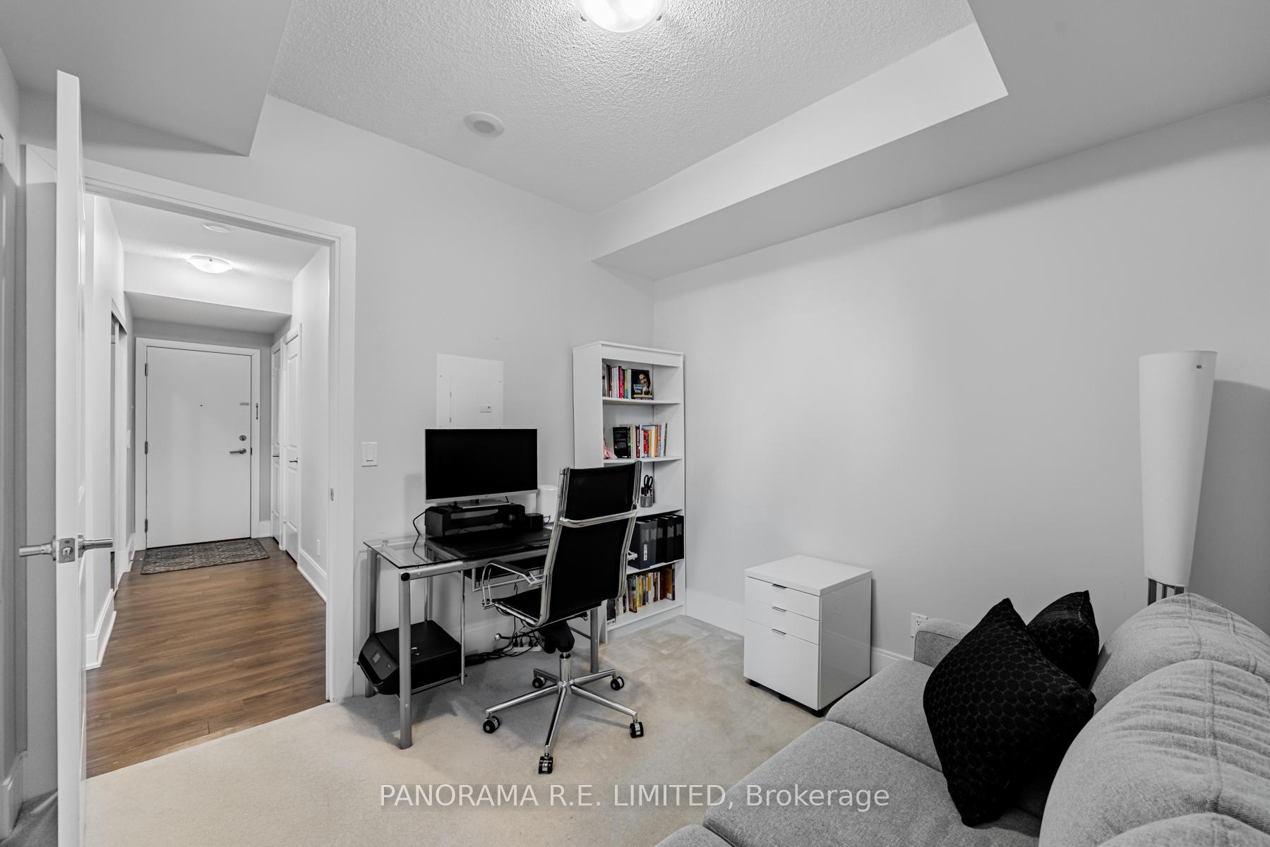 3 Bedrooms Condo at 330 Burnhamthorpe, Mississauga For sale