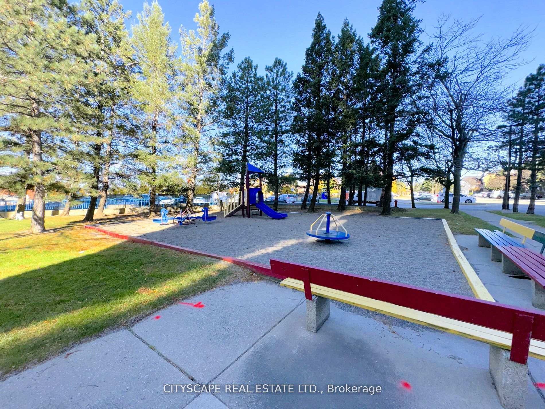 2 Bedrooms Condo at 25 Trailwood, Mississauga For sale