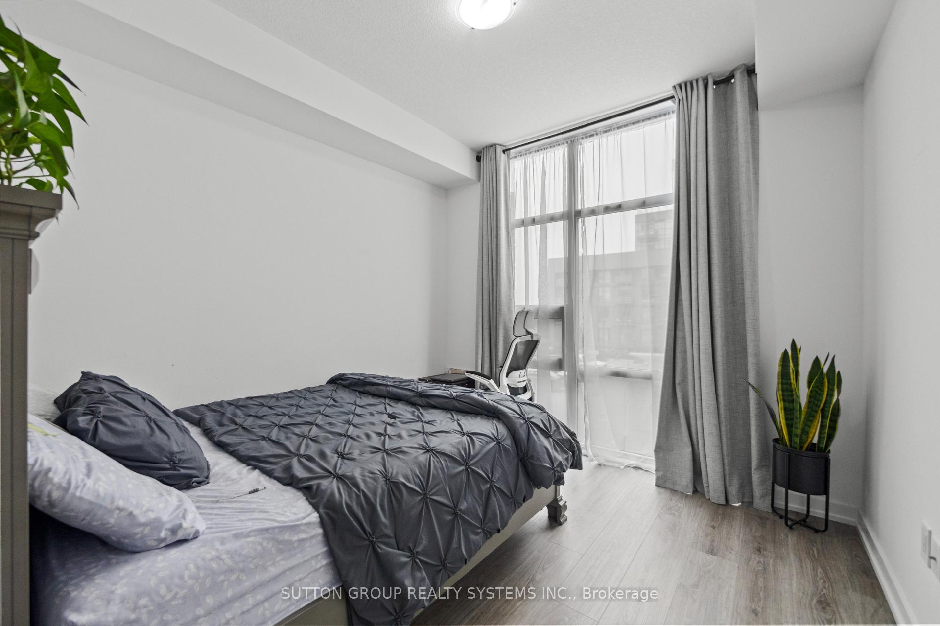 2 Bedrooms Condo at 460 Dundas, Hamilton For sale