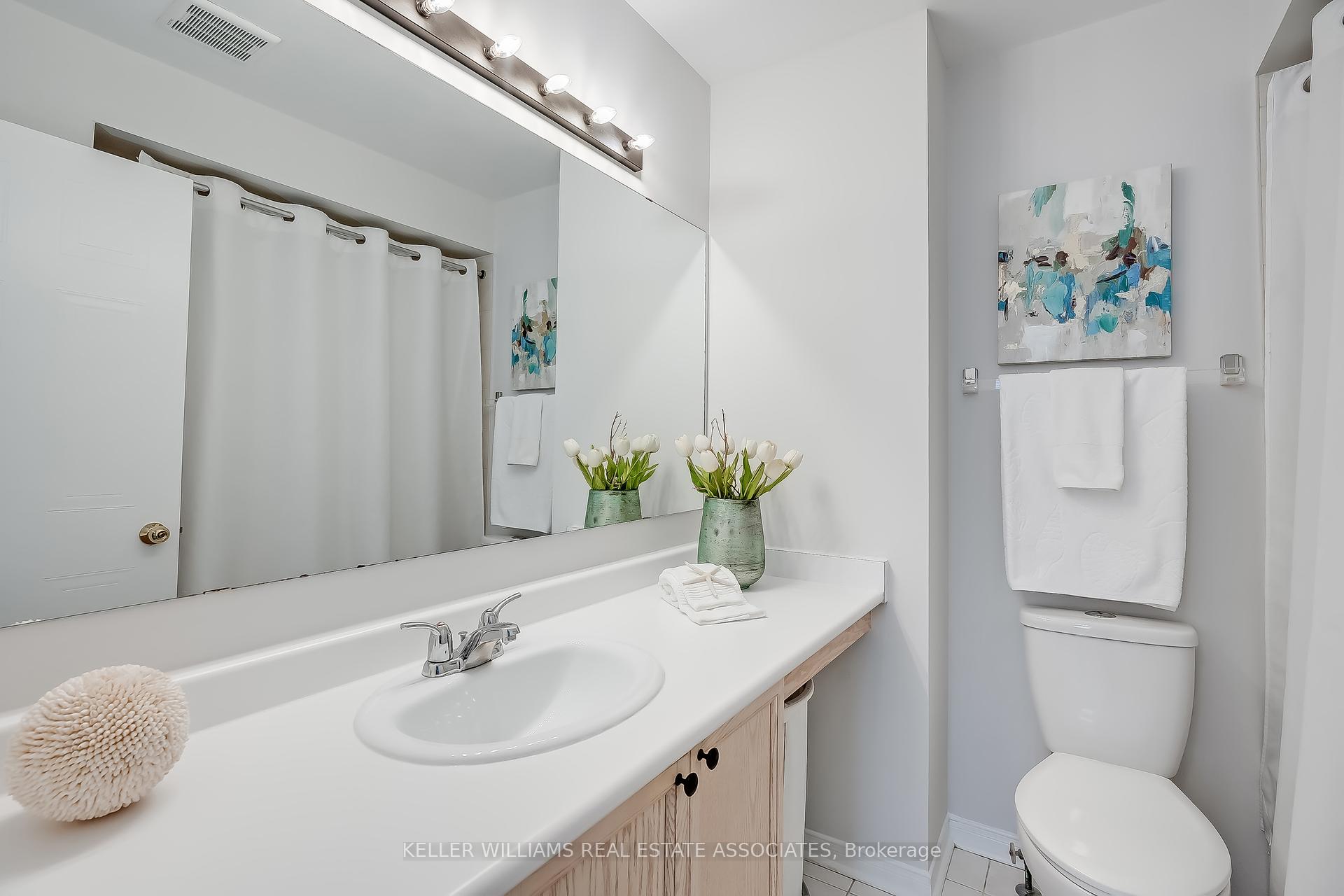 4 Bedrooms Condo at 5305 Glen Erin, Mississauga For sale