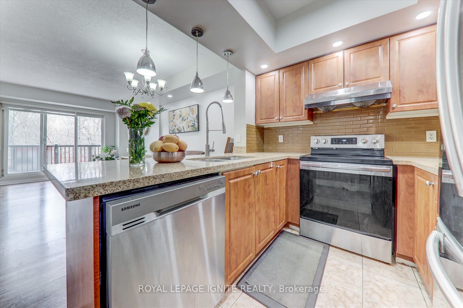 3035 Finch Avenue, #2013