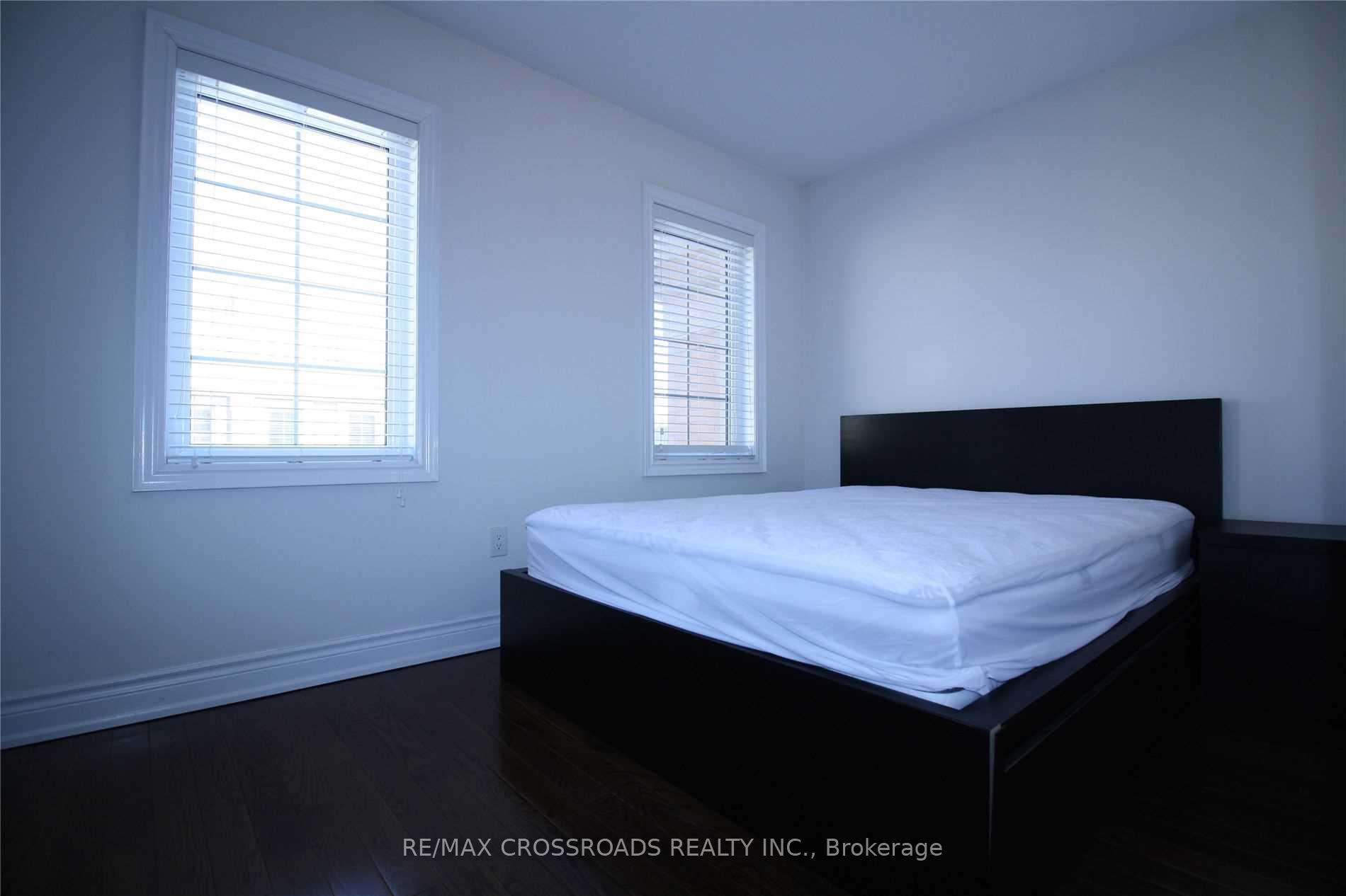 4 Bedrooms Condo at 20 Hargrave, Toronto For sale