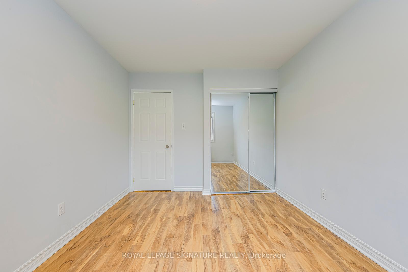 3 Bedrooms Condo at 5659 Glen Erin, Mississauga For sale