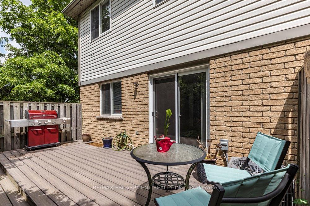 3 Bedrooms Condo at 31 Moss, Hamilton For sale