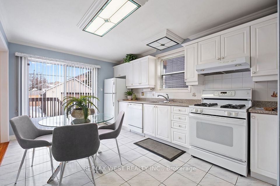 1212 Glencairn