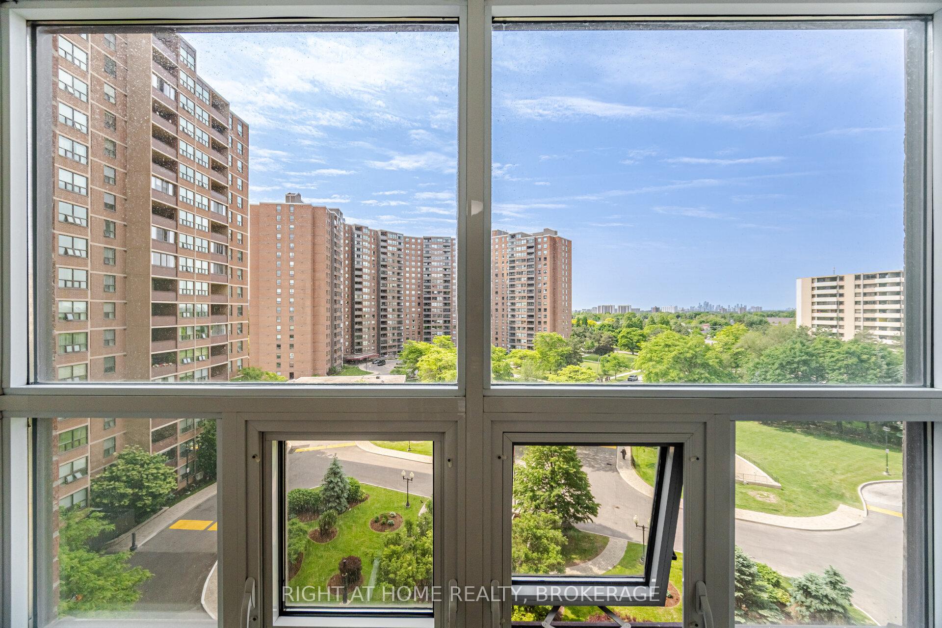 3 Bedrooms Condo at 714 The West Mall, Toronto For sale