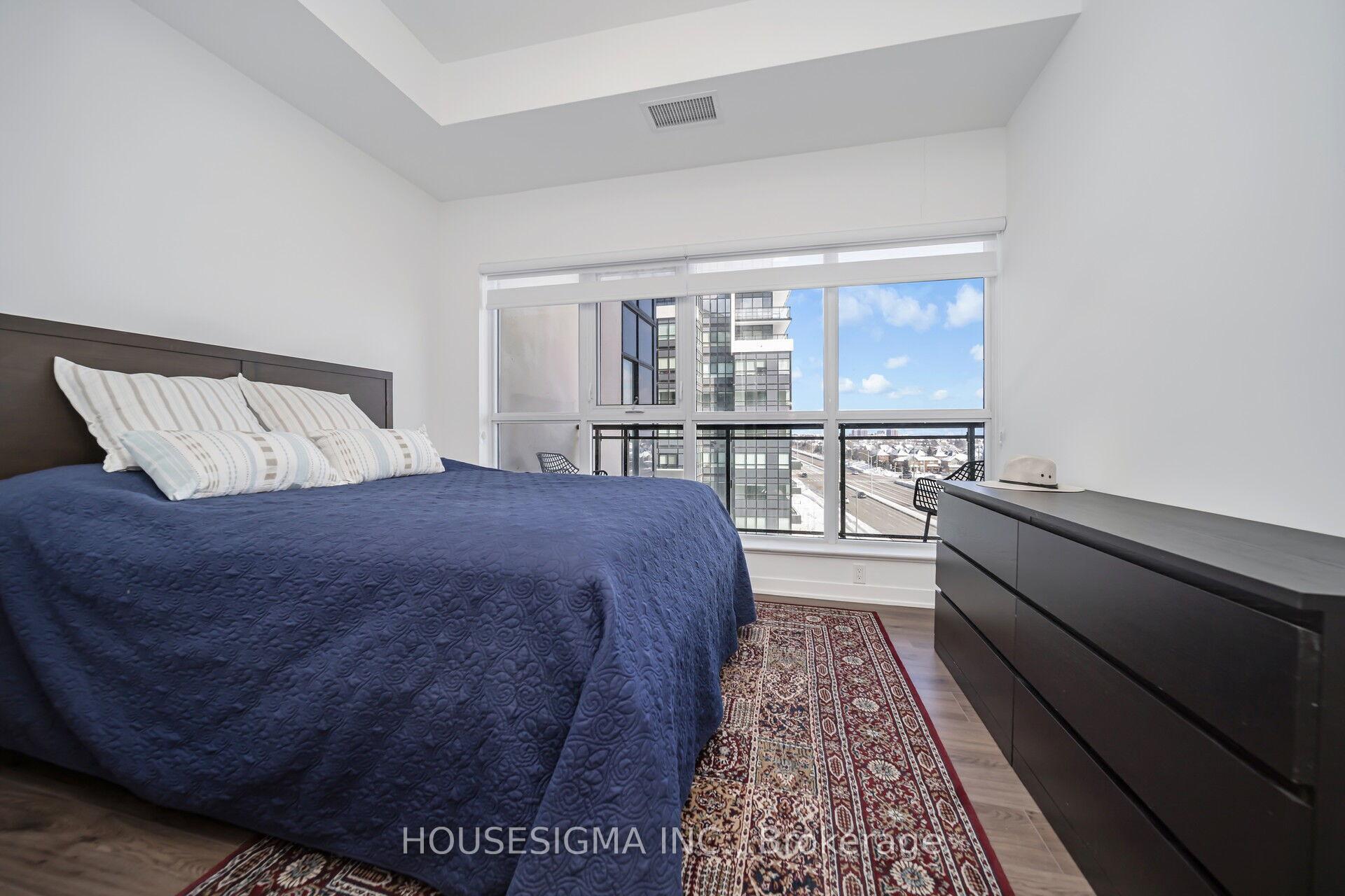 3 Bedrooms Condo at 405 Dundas, Oakville For sale