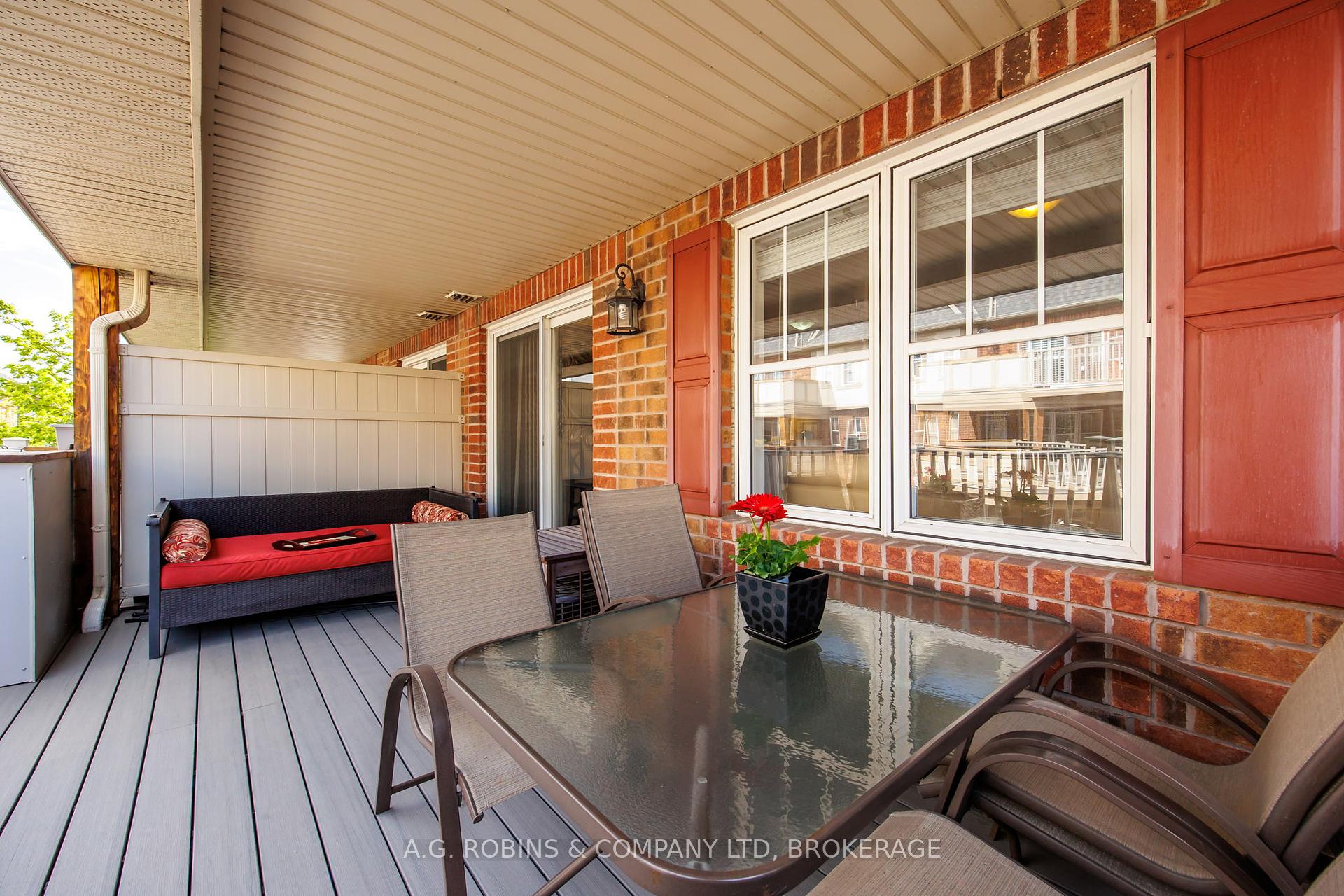 3 Bedrooms Condo at 595 Dundas, Mississauga For sale