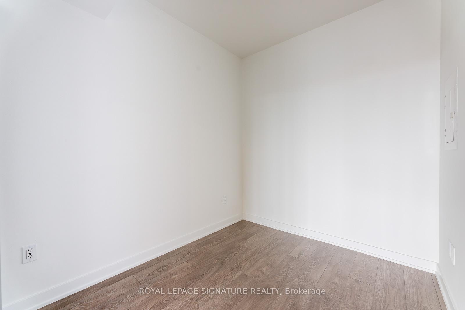 2 Bedrooms Condo at 28 Ann, Mississauga For sale