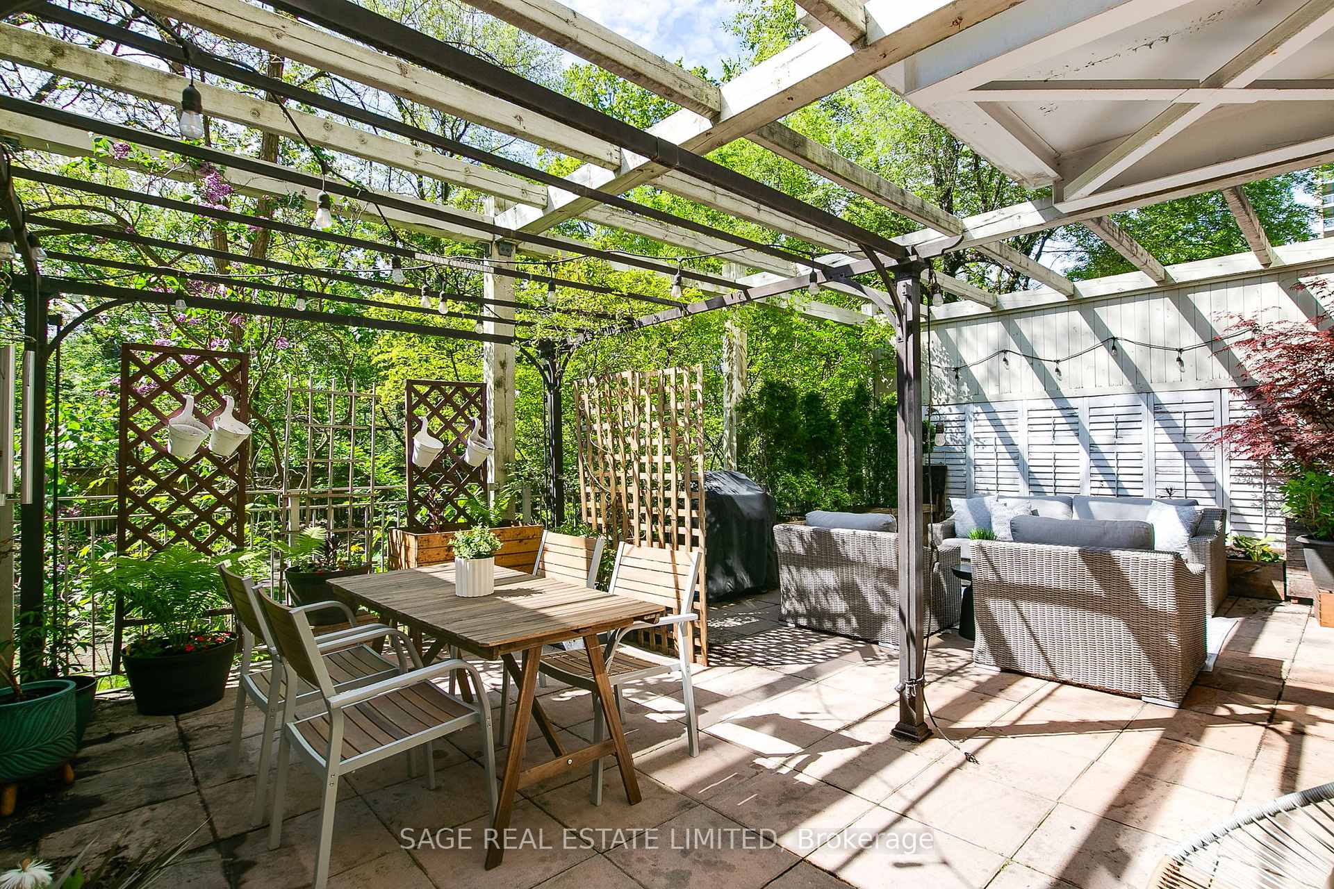 2 Bedrooms Condo at 111 Merton, Toronto For sale