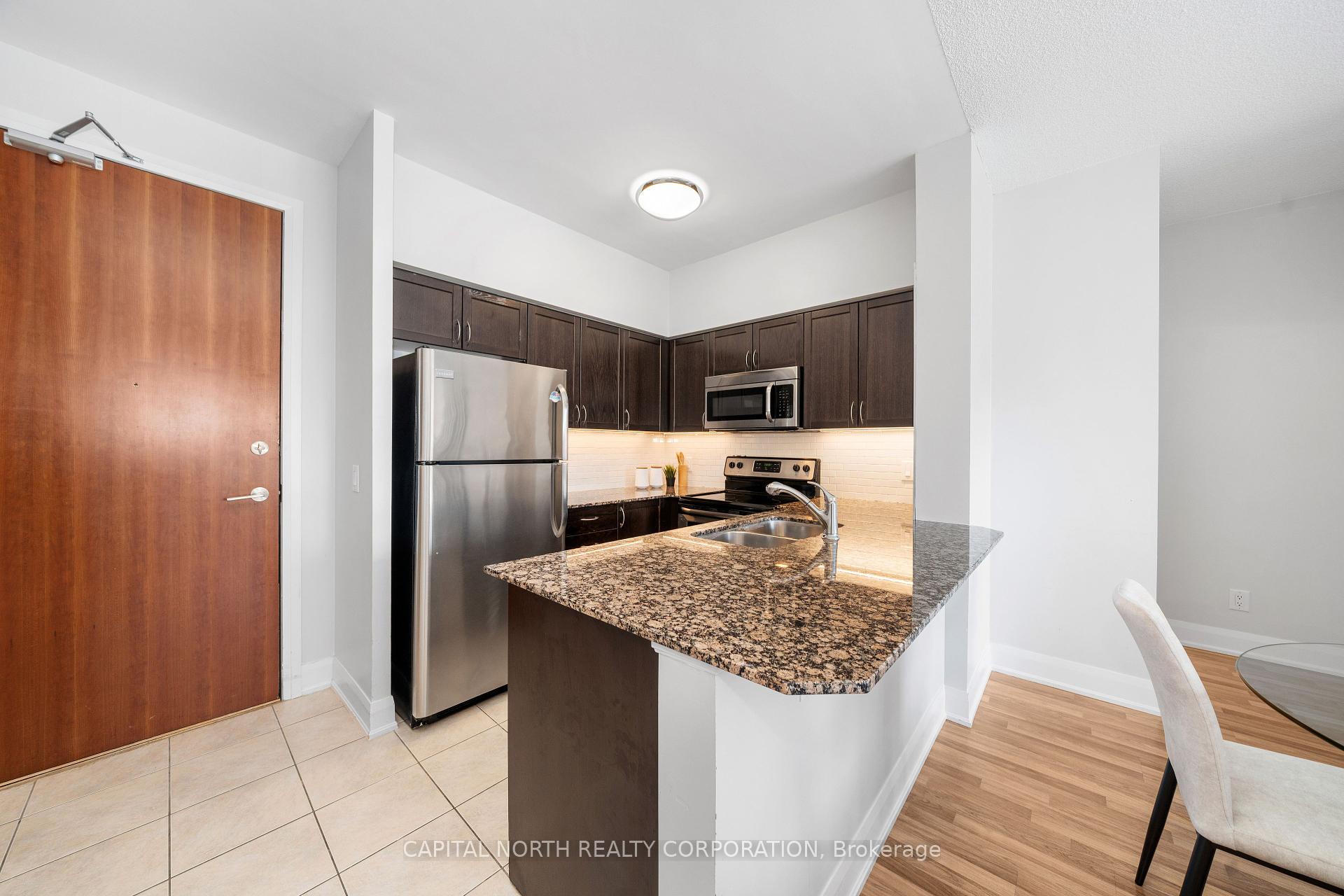 2 Bedrooms Condo at 4700 Highway 7, Vaughan For sale