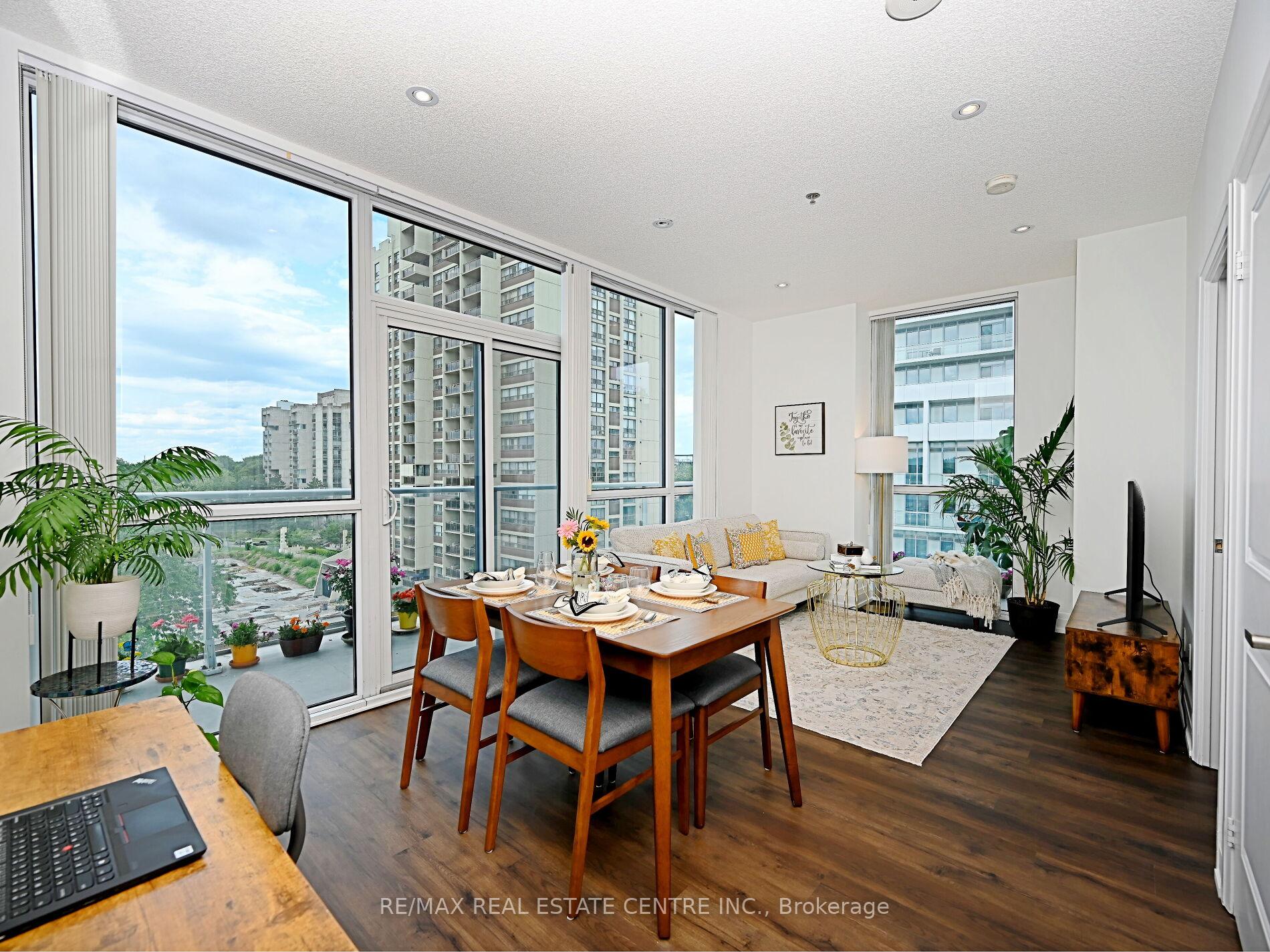 2 Bedrooms Condo at 65 Speers, Oakville For sale