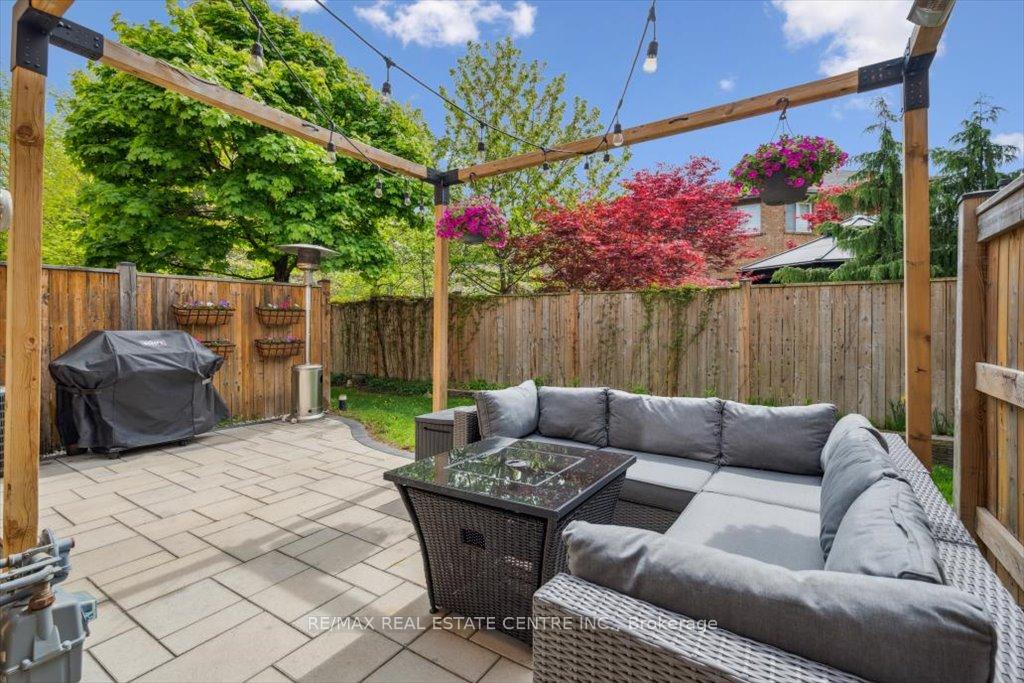 3 Bedrooms Condo at 5940 Glen Erin, Mississauga For sale