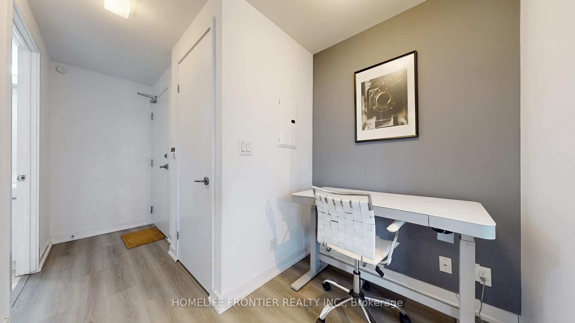 2 Bedrooms Condo at 12 York, Toronto For sale