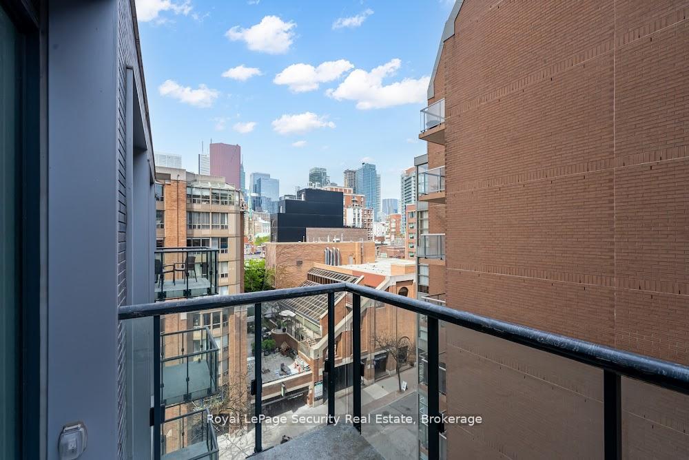 1 Bedroom Condo at 158 Front, Toronto For sale