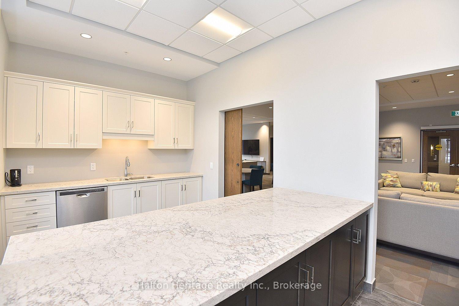 2 Bedrooms Condo at 30 Hamilton,  Hamilton For sale