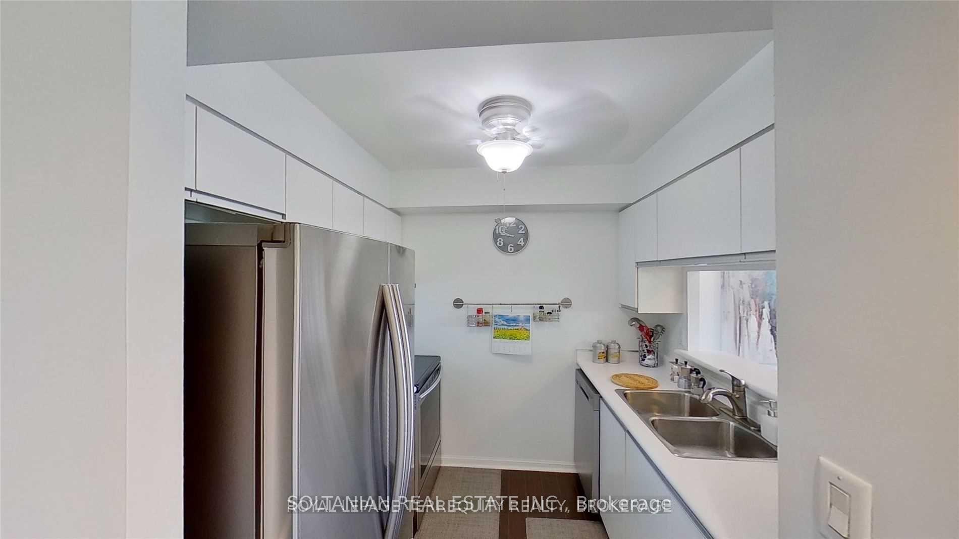 2 Bedrooms Condo at 1 Hickory Tree, Toronto For sale
