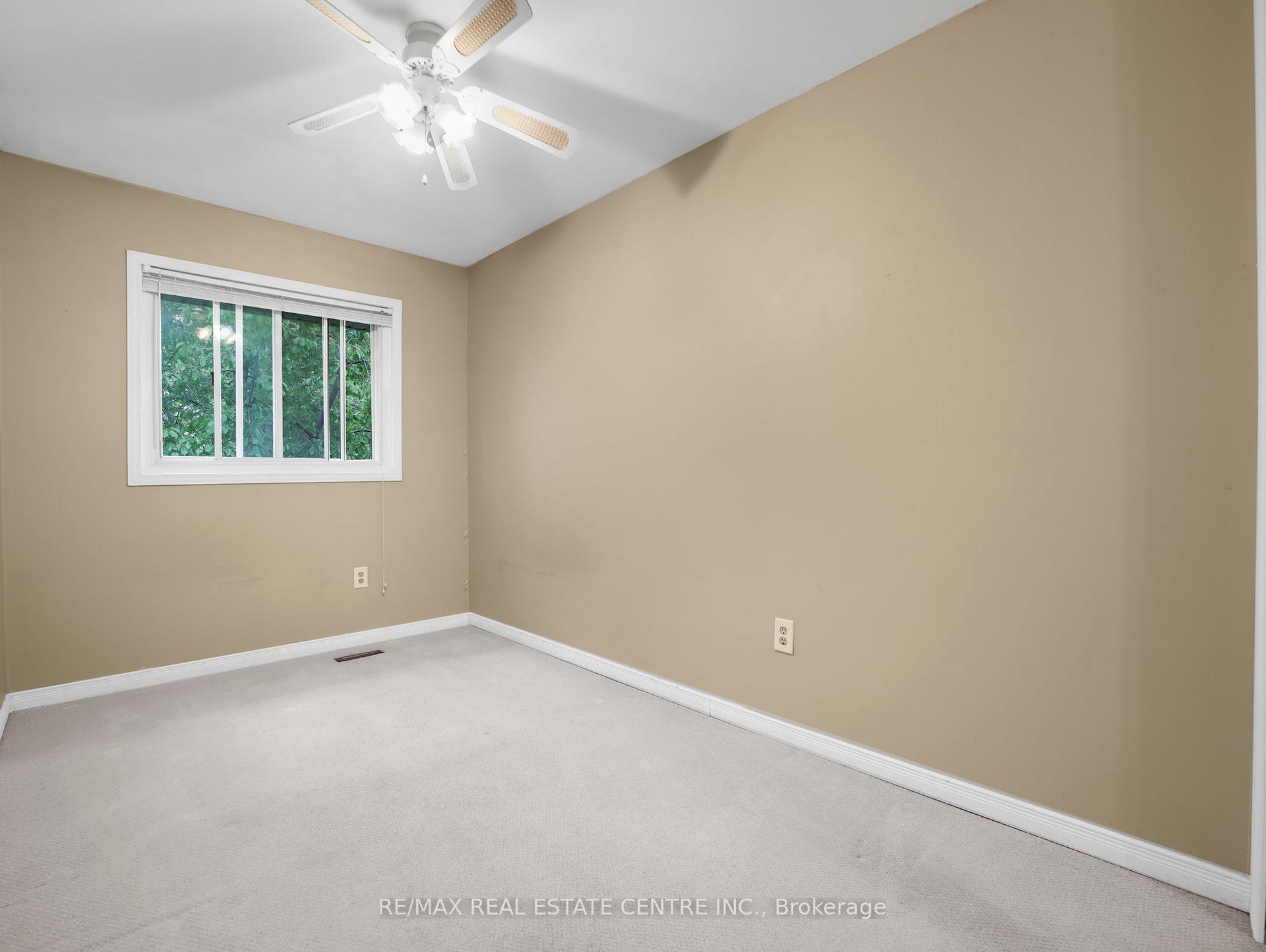 3 Bedrooms Condo at 2779 Gananoque, Mississauga For sale