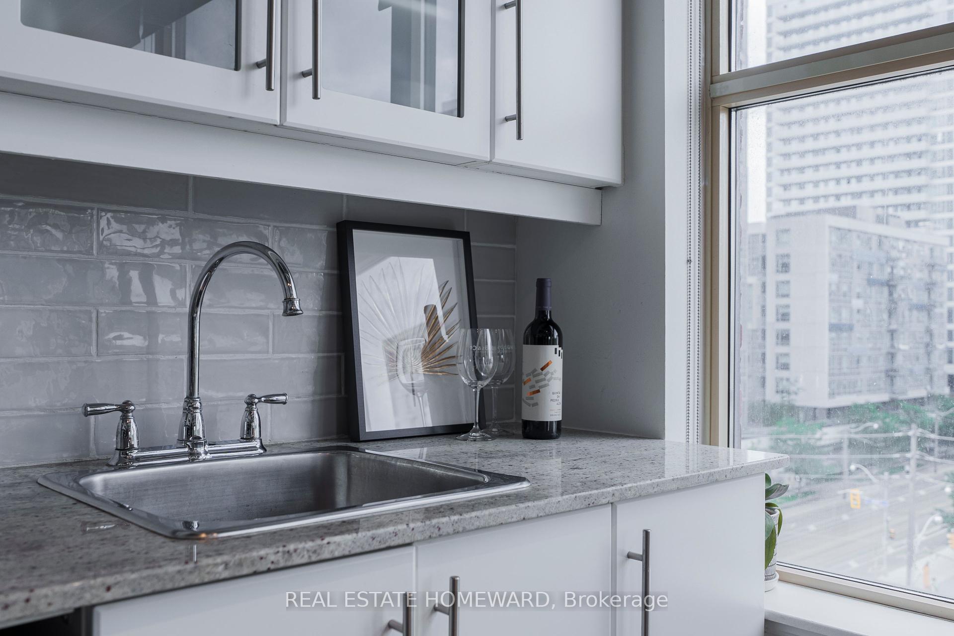 1 Bedroom Condo at 736 Dundas, Toronto For sale