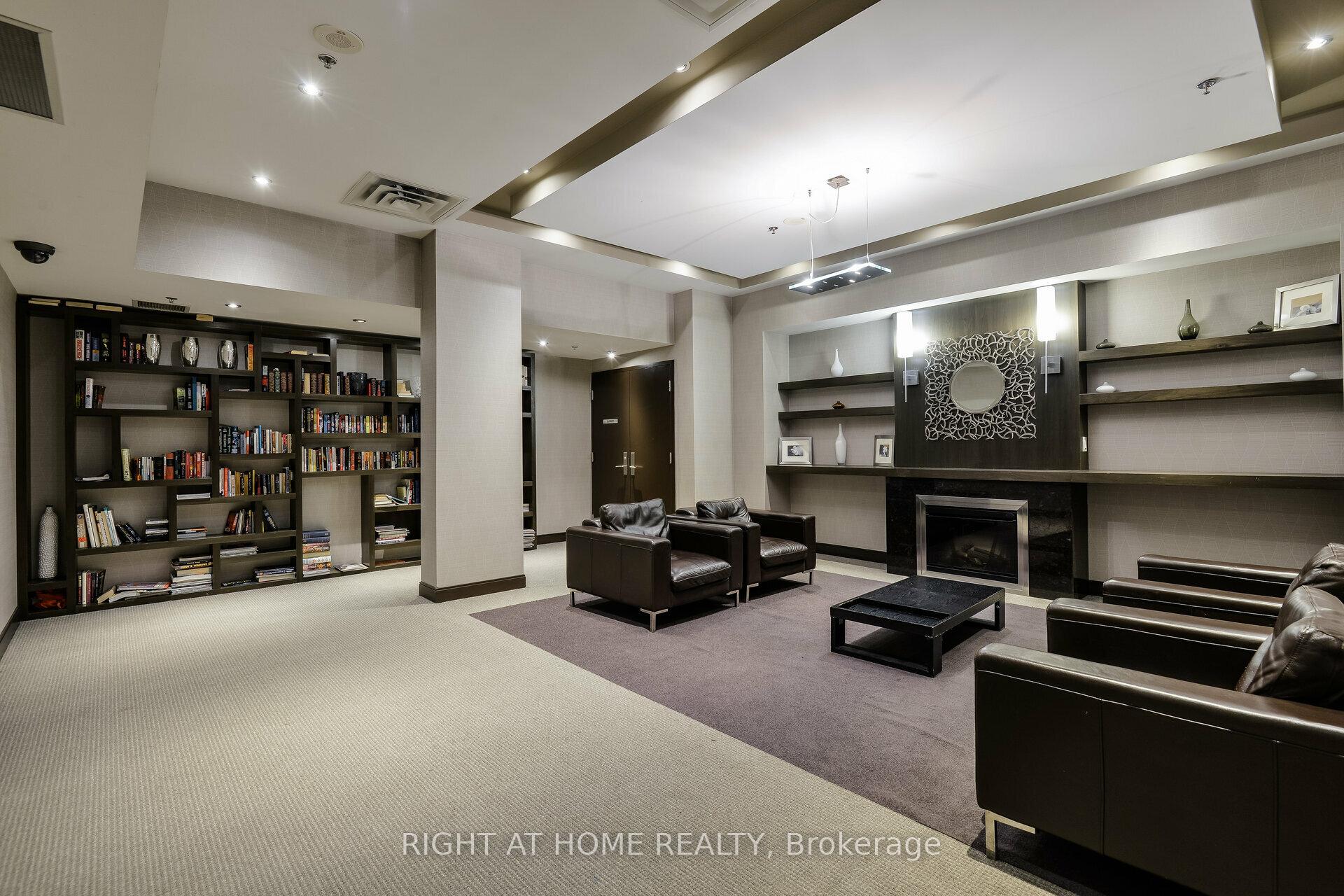 2 Bedrooms Condo at 70 Absolute, Mississauga For sale