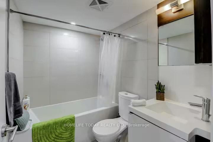 3 Bedrooms Condo at 300 Front, Toronto For sale