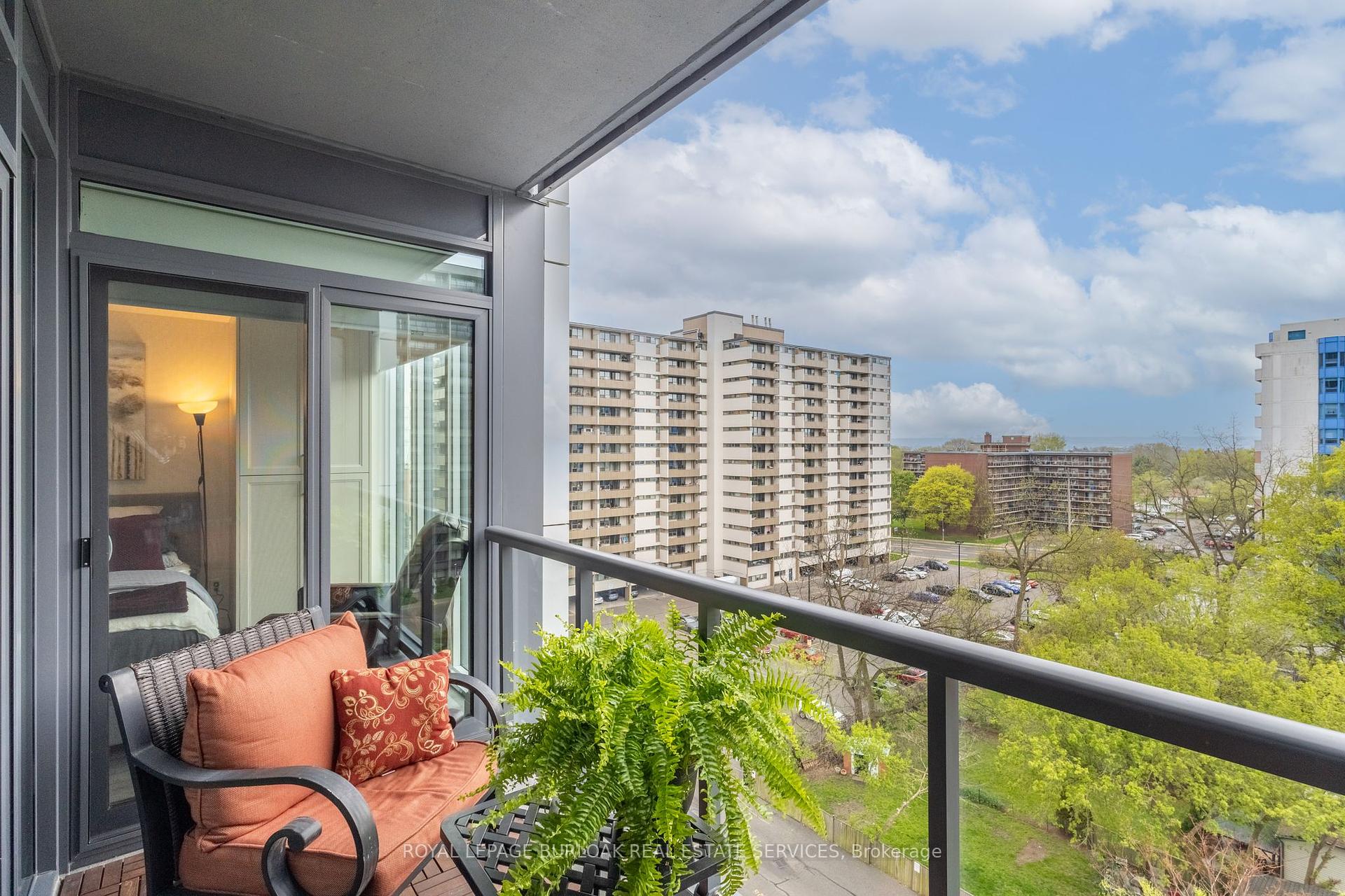 1 Bedroom Condo at 500 Brock, Burlington For sale