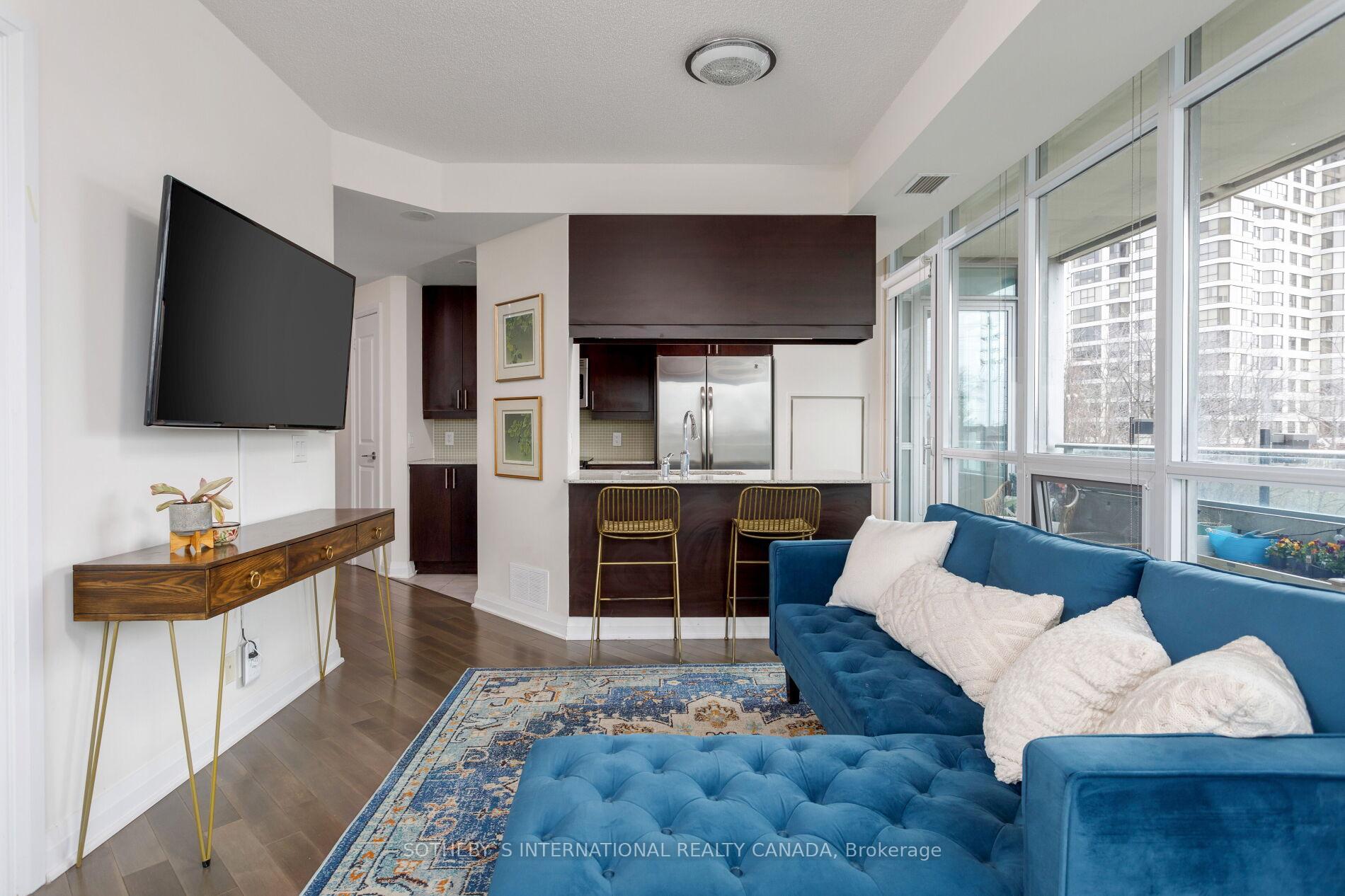 2 Bedrooms Condo at 1055 Southdown,  Mississauga For sale