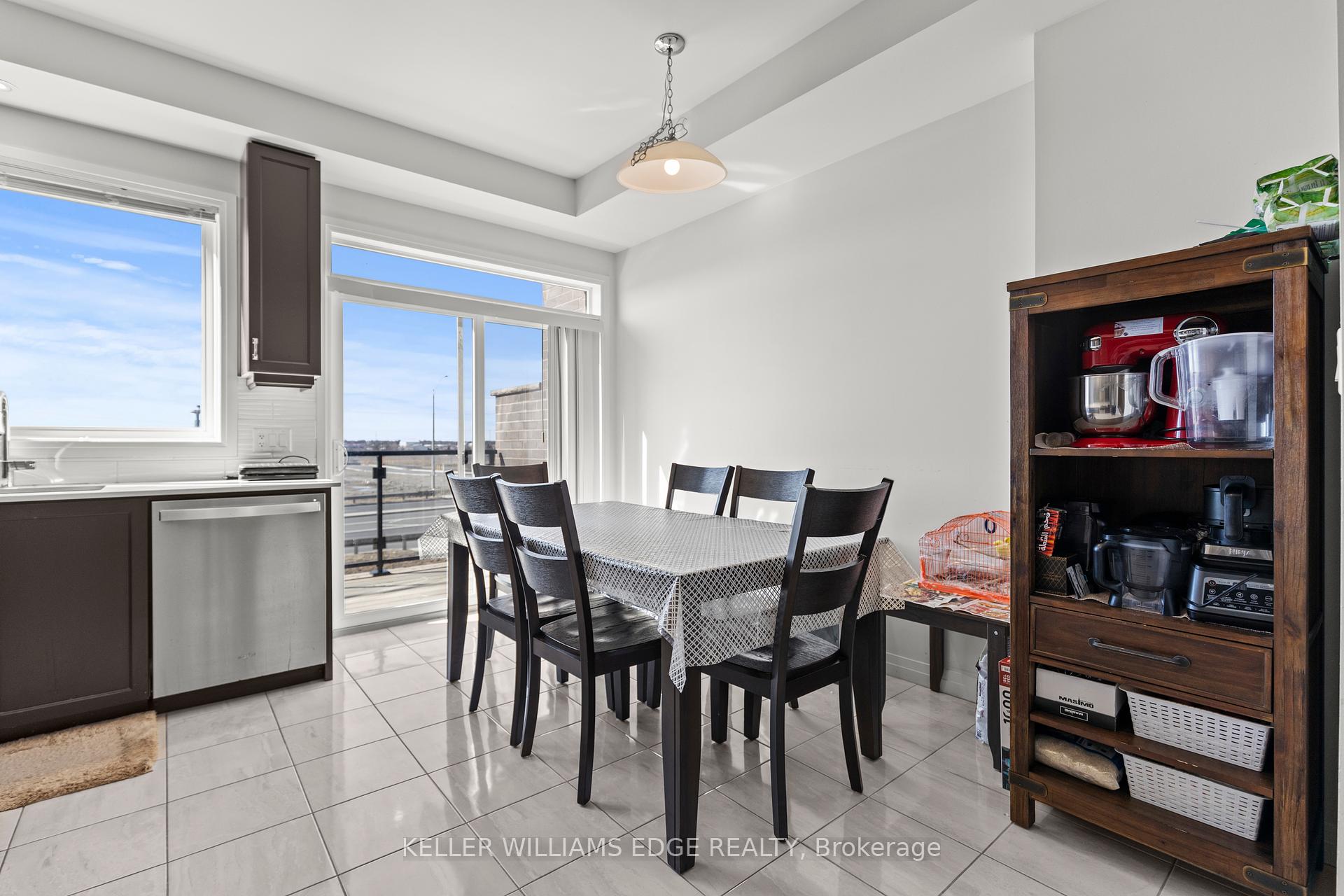 3 Bedrooms Condo at 30 Time Square, Hamilton For sale