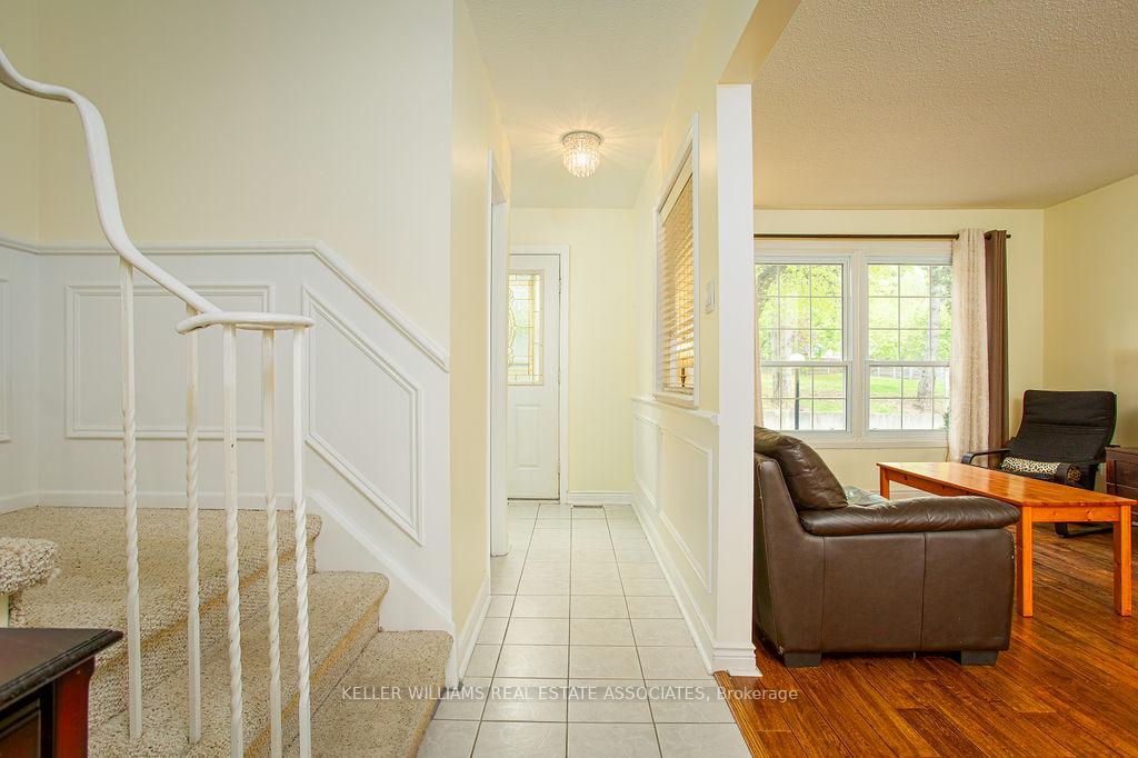 3 Bedrooms Condo at 2216 Upper Middle, Burlington For sale