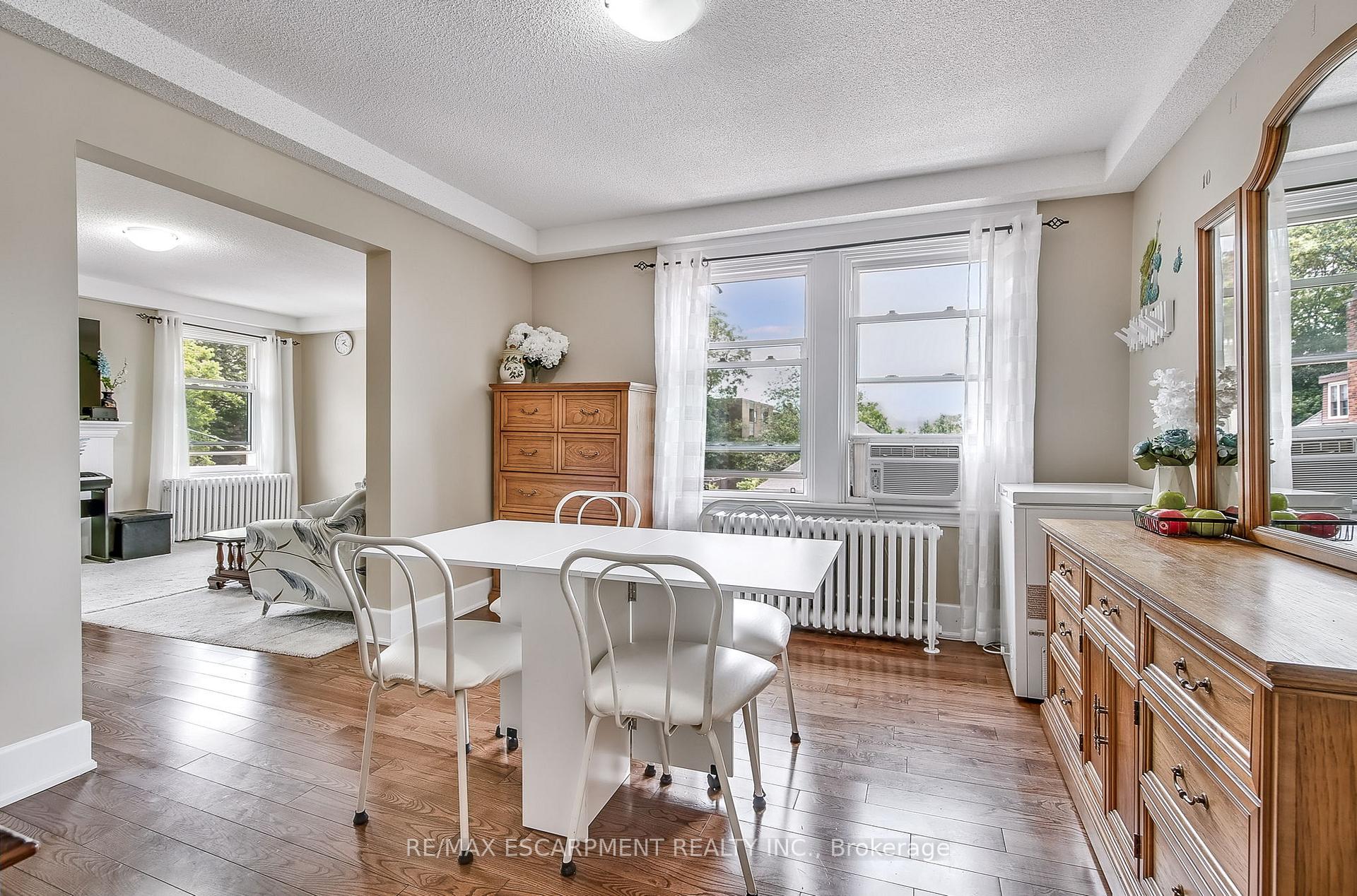 2 Bedrooms Condo at 25 Mountwood, Hamilton For sale