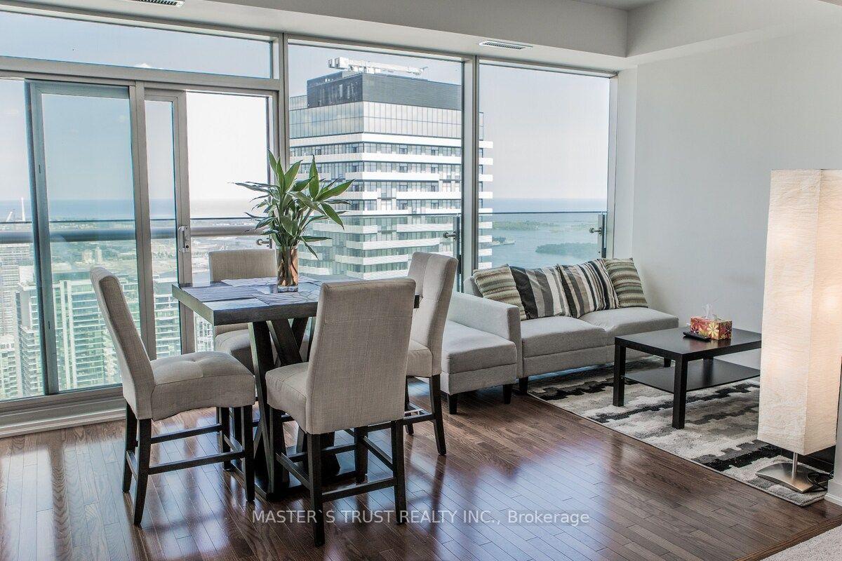 2 Bedrooms Condo at 14 York, Toronto For sale