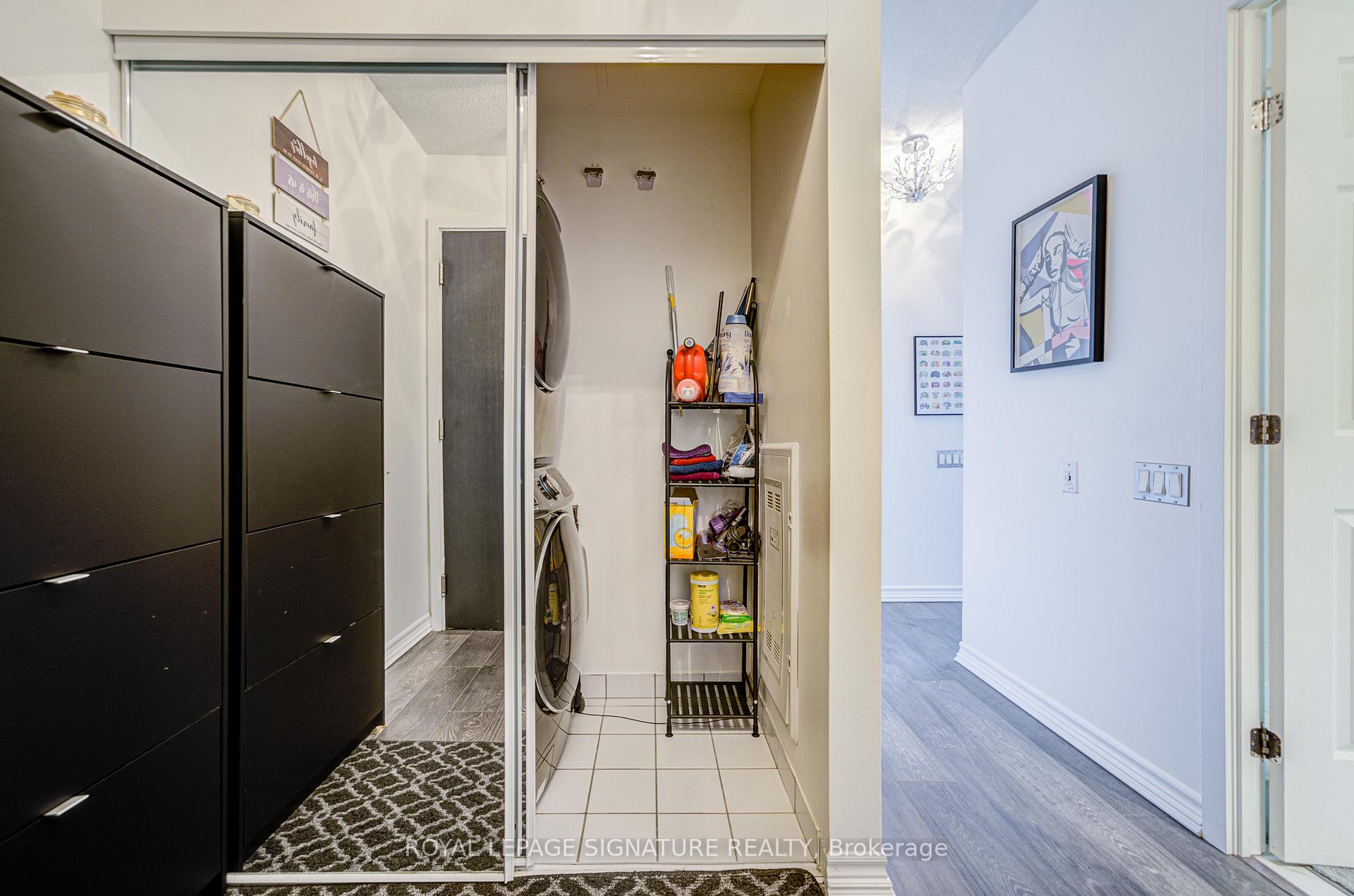 2 Bedrooms Condo at 105 The Queensway, Toronto For sale