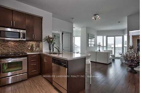 3 Bedrooms Condo at 50 Absolute, Mississauga For sale