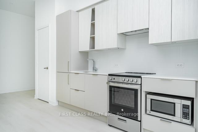 2 Bedrooms Condo at 3900 Confederation, Mississauga For sale