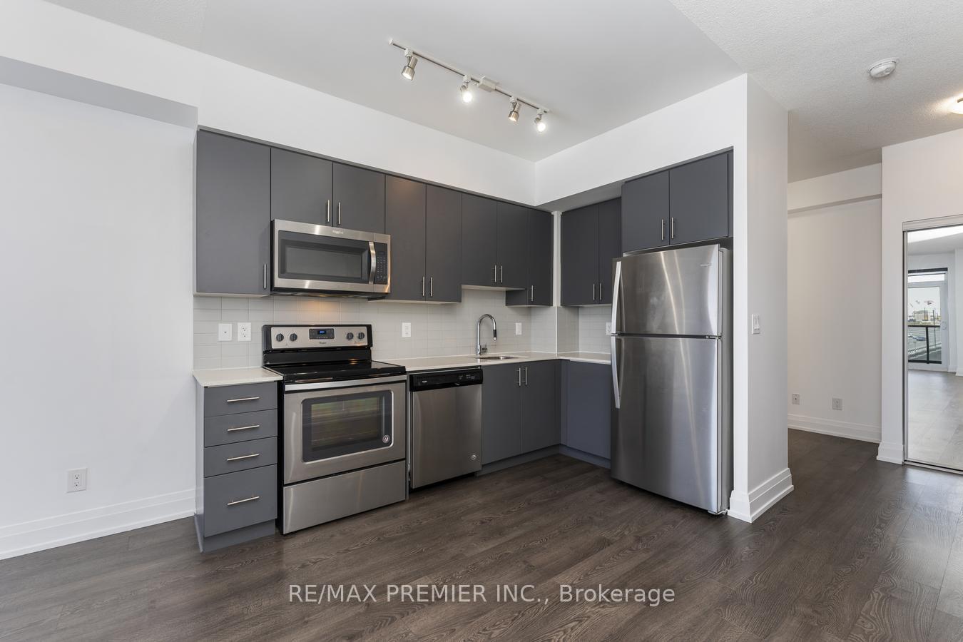 2 Bedrooms Condo at 3600 Highway 7, Vaughan For sale