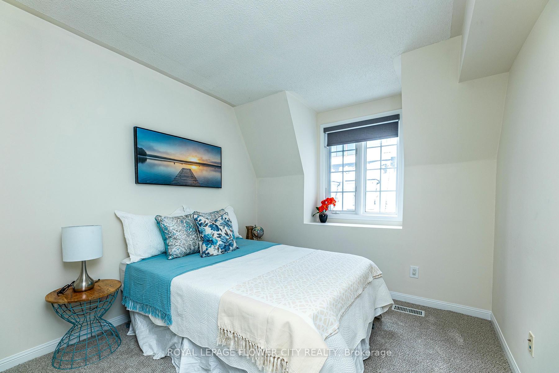 2 Bedrooms Condo at 11 Niagara,  Toronto For sale