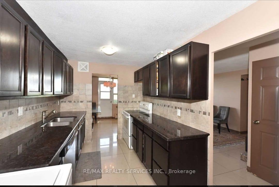 2 Bedrooms Condo at 270 PALMDALE,  Toronto For sale