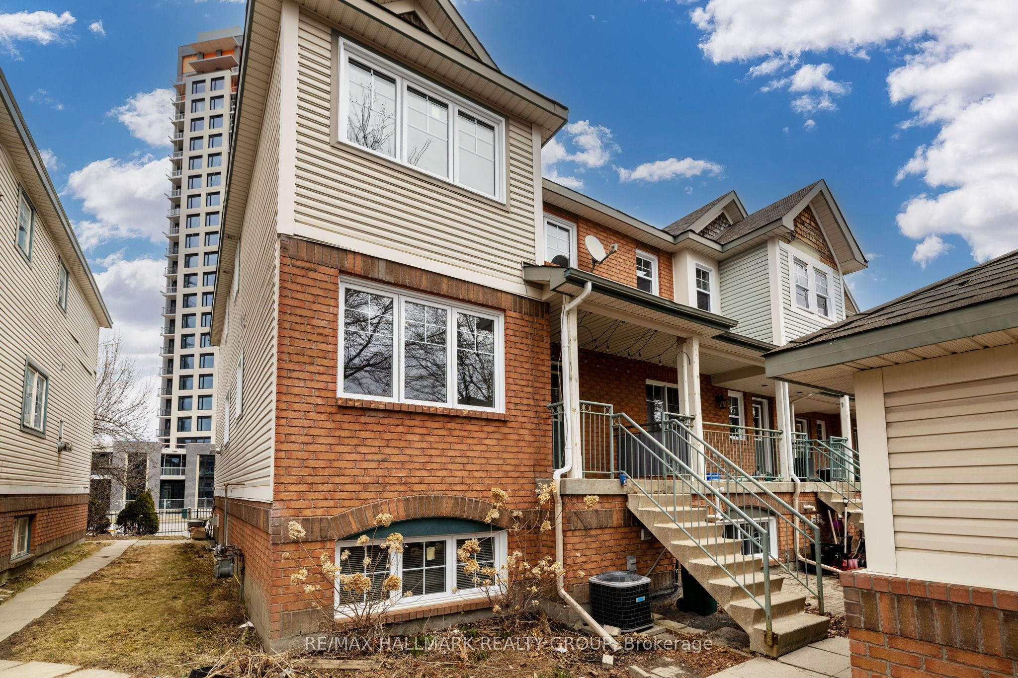 35 Thornbury Crescent, SouthofBaselinetoKnoxdale, ON K2G 6C5