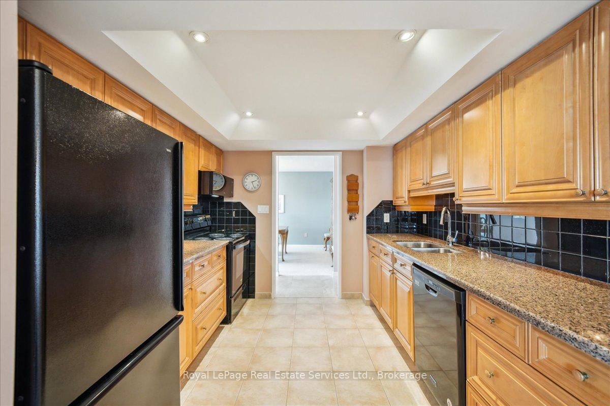 2 Bedrooms Condo at 2180 Marine, Oakville For sale