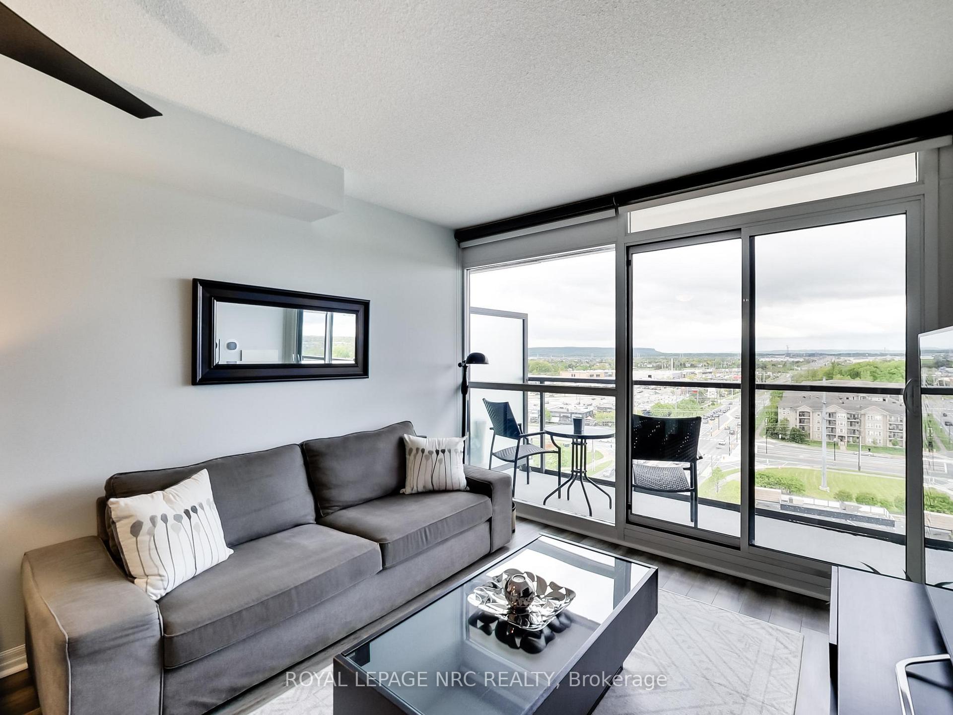 2 Bedrooms Co-op at 1940 Ironstone, Burlington For sale