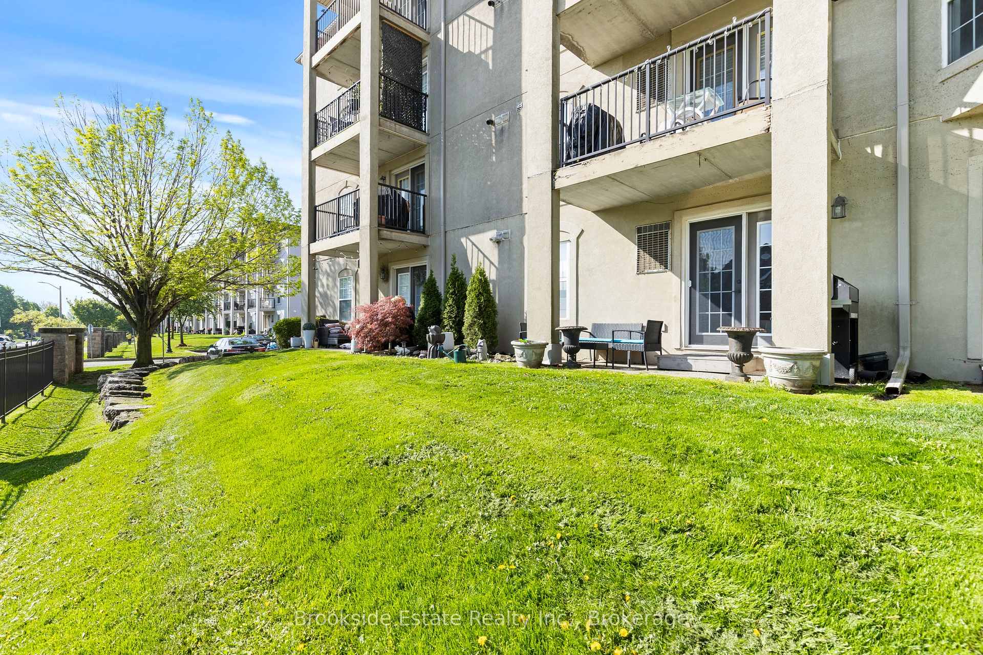 1 Bedroom Condo at 1431 Walkers, Burlington For sale
