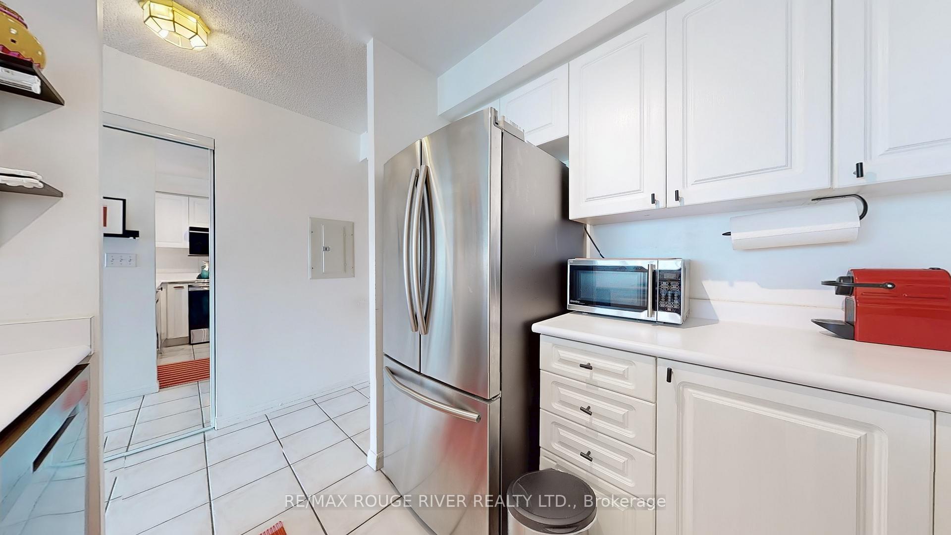 2 Bedrooms Condo at 11 Lee Centre, Toronto For sale
