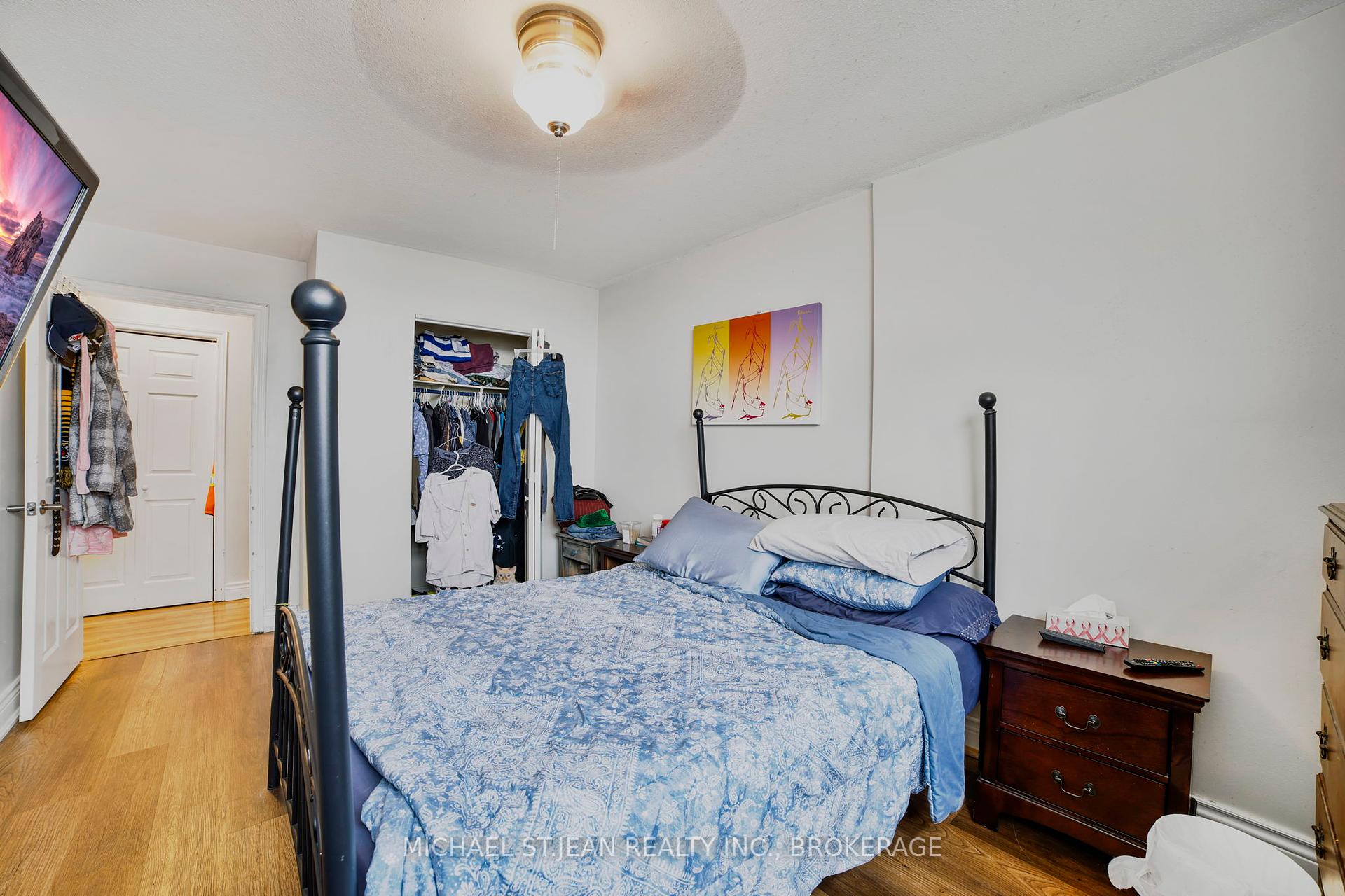 3 Bedrooms Condo at 15 Albright,  Hamilton For sale