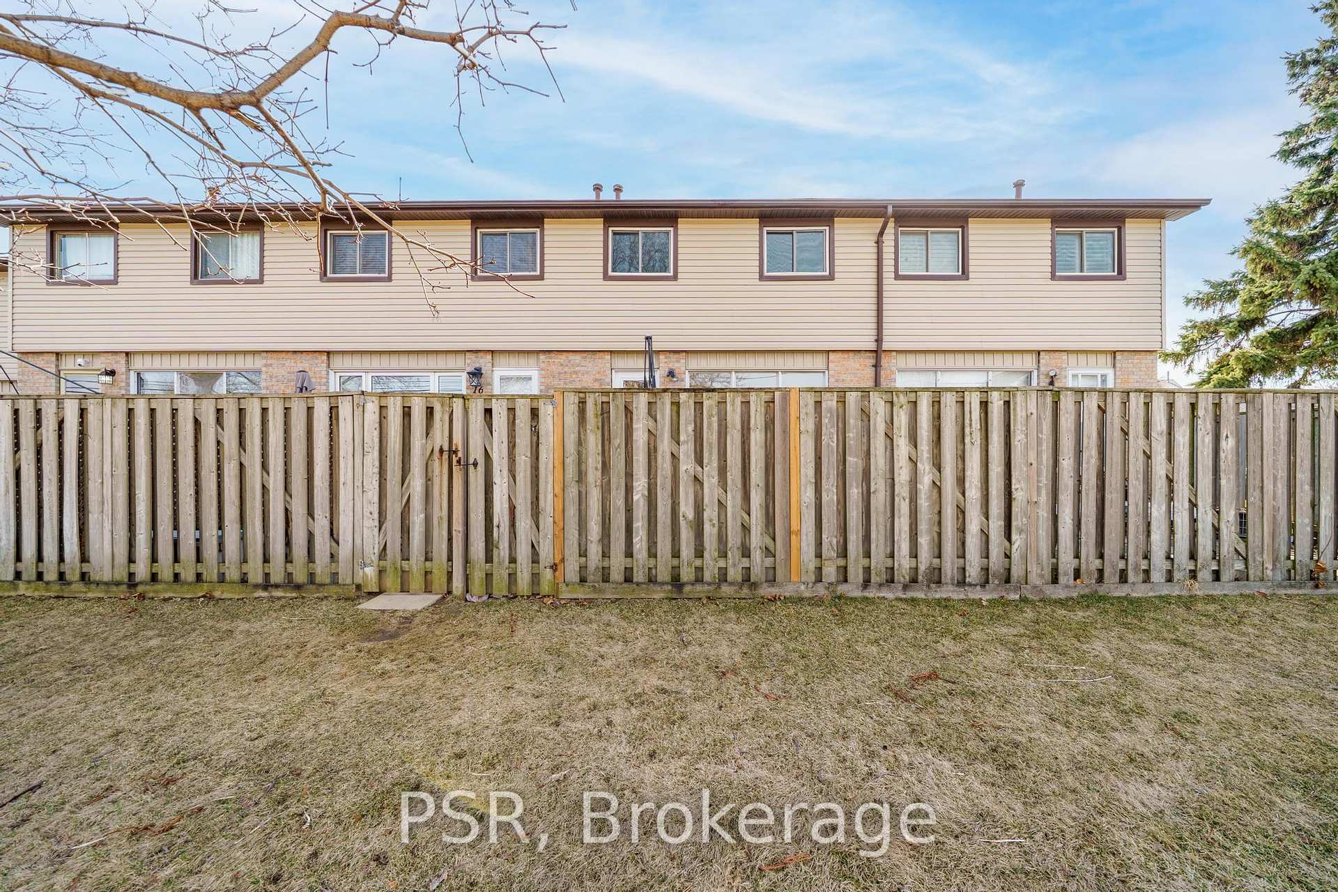 3 Bedrooms Condo at 10 Angus, Hamilton For sale